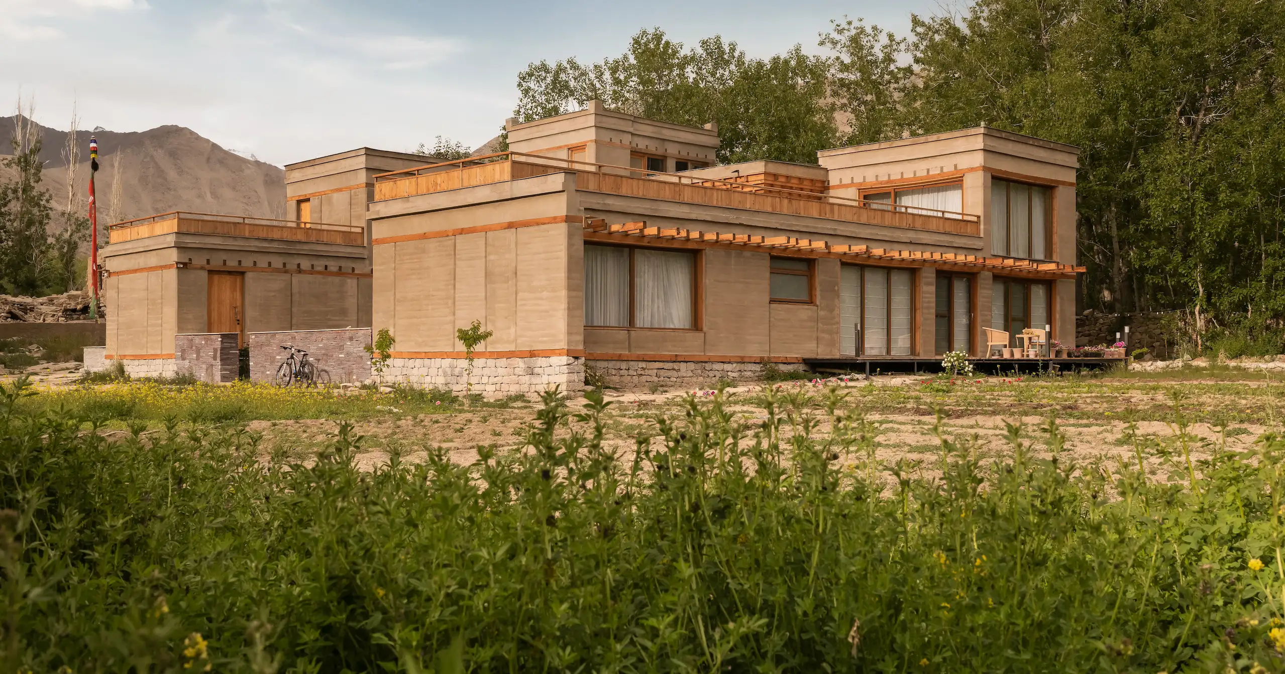 Chemday House luxury wildlife lodge in Ladakh at the base of Wari La, near Hemis National Park